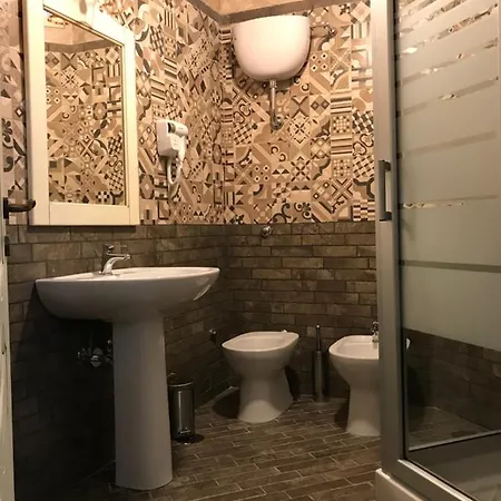 Gold94 לינה וארוחת בוקר 4*