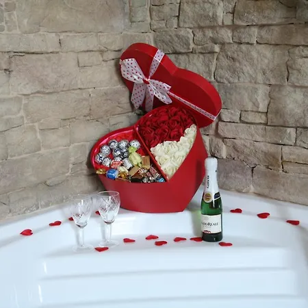 Gold94 לינה וארוחת בוקר 4*