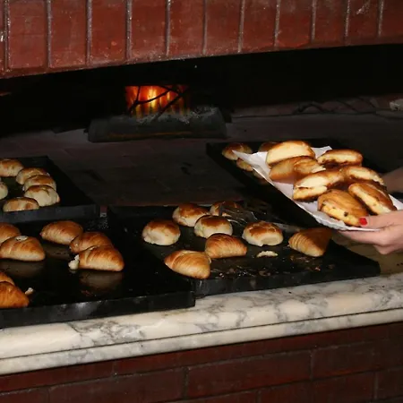 לינה וארוחת בוקר Gold94