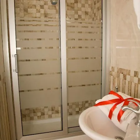 Gold94 לינה וארוחת בוקר