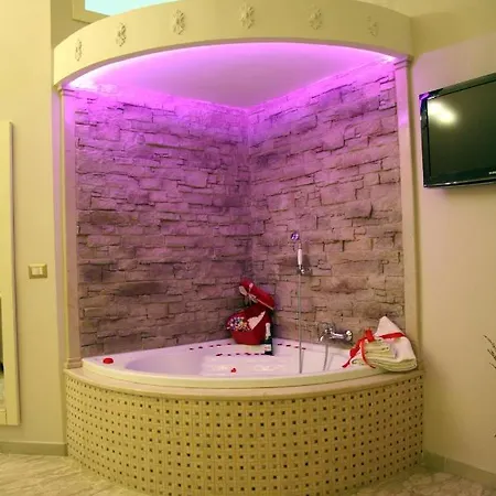 Gold94 לינה וארוחת בוקר 4*