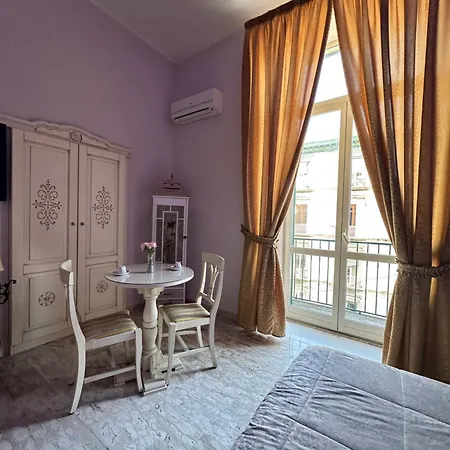 Gold94 לינה וארוחת בוקר נאפולי