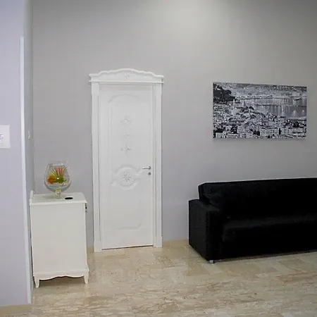 Gold94 Bed and Breakfast Νάπολη
